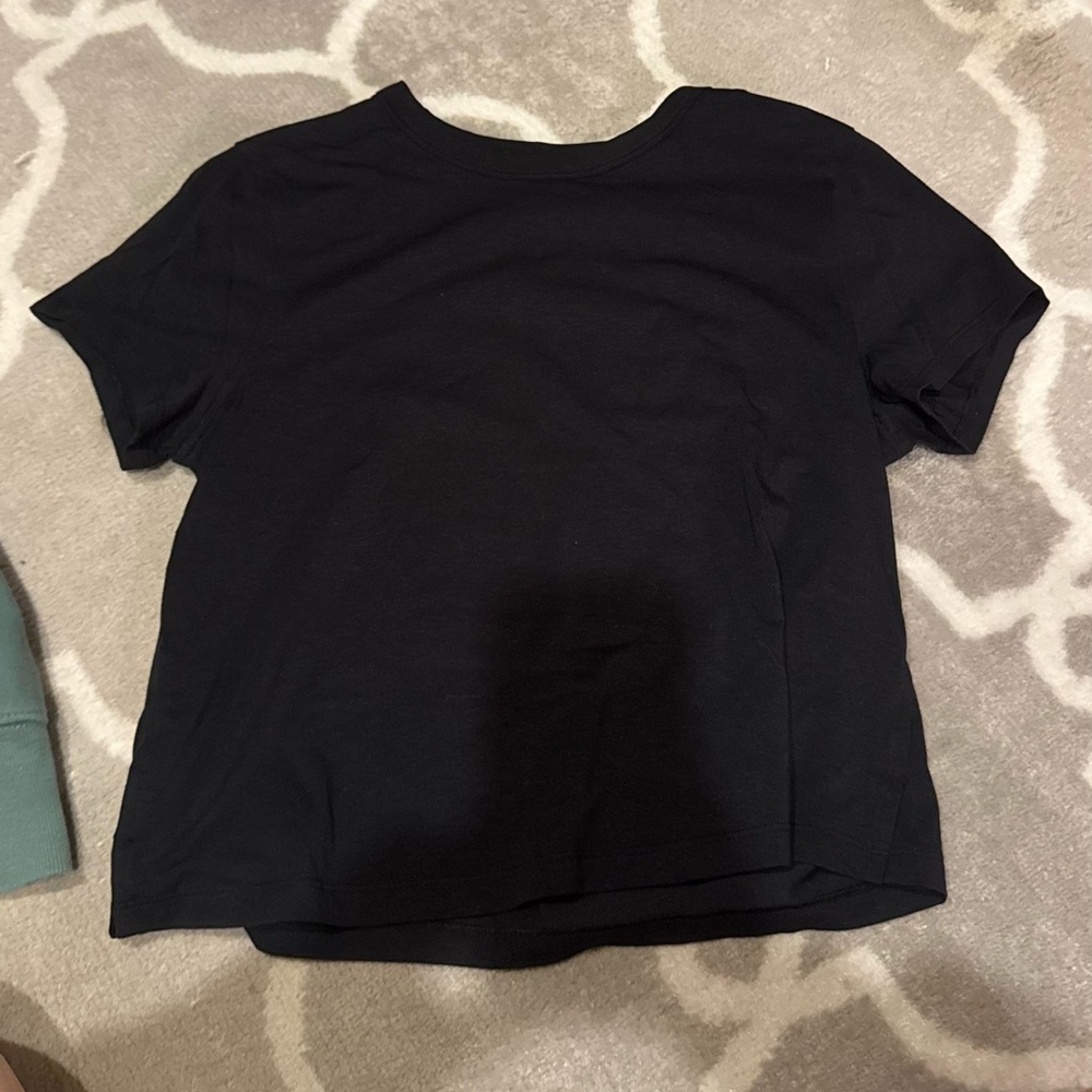 Lululemon crop tee size 4